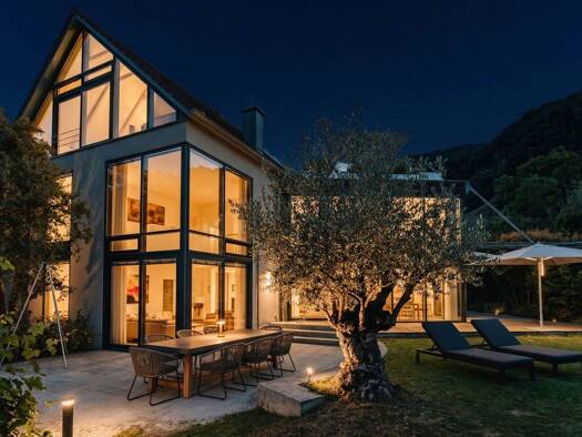 Villa zum Kauf 9 Zimmer 573 m² 1.767 m² Grundstück frei ab sofort Sipplingen 78354