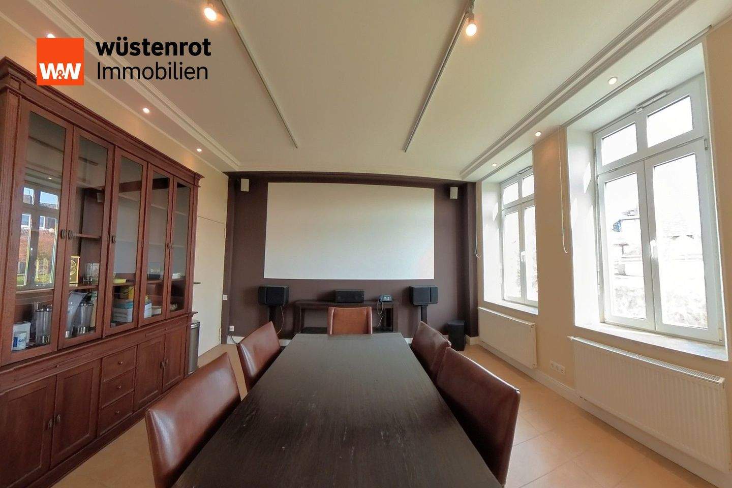 Immobilie in Süsel - Repräsentative Villa mit vielseitigen Nutzungsmöglichkeiten in Ostseenähe - 365 qm, 13 Zimmer - Große Familie - Generationswohnen - Wohnen & Arbeiten  - Bild 4