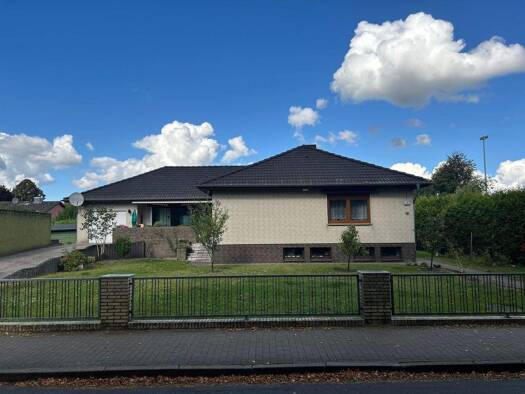 Bungalow zum Kauf 380.000 € 1.000 m² Grundstück Schwinger Ackerweg 11 Wiepenkathen Stade 21684