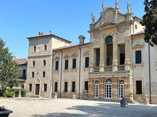 Haus zum Kauf 2.700.000 € 1.850 m² 50.000 m² Grundstück Verona 37141