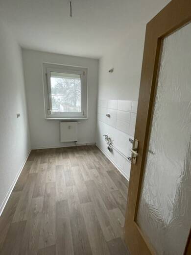 Wohnung zur Miete 459 € 3 Zimmer 76,2 m² EG frei ab sofort Bachstraße 31, EG links Lauta Lauta 02991