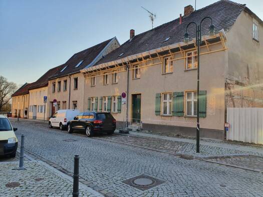 Mehrfamilienhaus zum Kauf provisionsfrei 249.000 € 10 Zimmer 357,6 m² 907 m² Grundstück frei ab sofort Strausberg Strausberg 15344