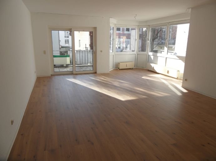 Wohnung zur Miete 665 € 3 Zimmer 101 m²<br/>Wohnfläche 1.<br/>Geschoss Bad Pyrmont Bad Pyrmont 31812