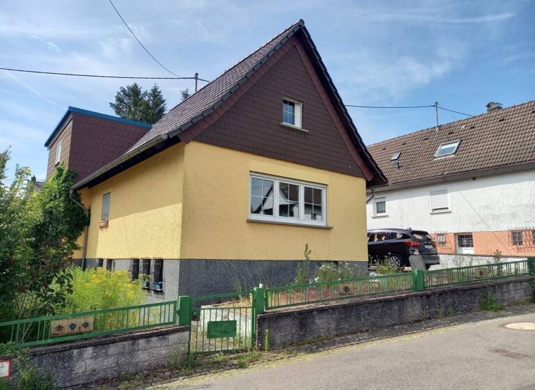 Haus zum Kauf 189.000 € 3,5 Zimmer 131 m²<br/>Wohnfläche 750 m²<br/>Grundstück ab sofort<br/>Verfügbarkeit Röchling-Höhe Völklingen 66333