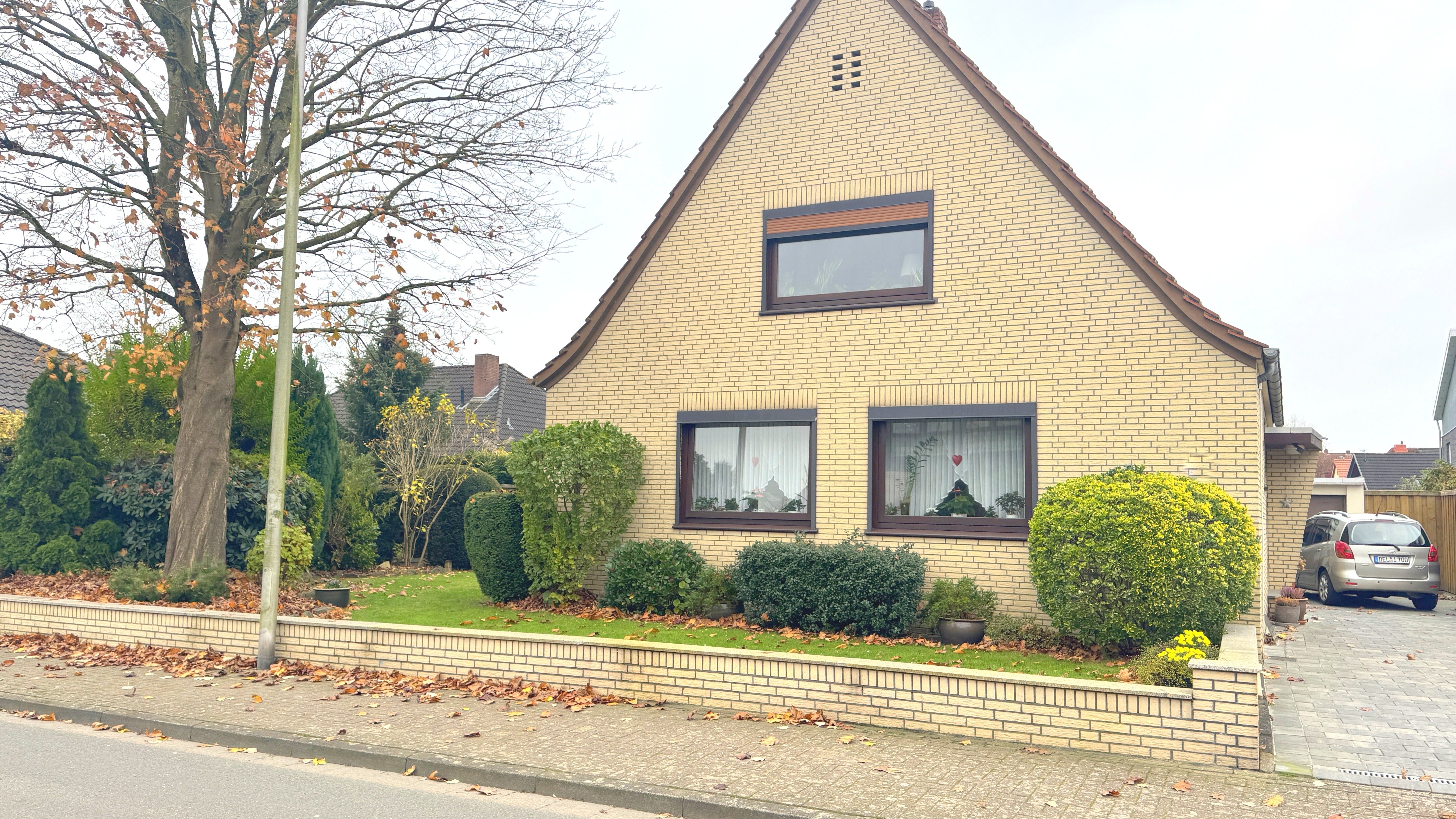 Mehrfamilienhaus zum Kauf 327.000 € 6 Zimmer 230 m²<br/>Wohnfläche 600 m²<br/>Grundstück Stickgras I - Bezirk 7 Delmenhorst 27751