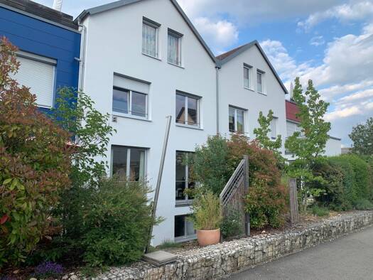 Doppelhaushälfte zur Miete 2.100 € 6,5 Zimmer 140 m² 350 m² Grundstück frei ab 01.03.2026 Spitalgartenstraße 19 Köngen 73257