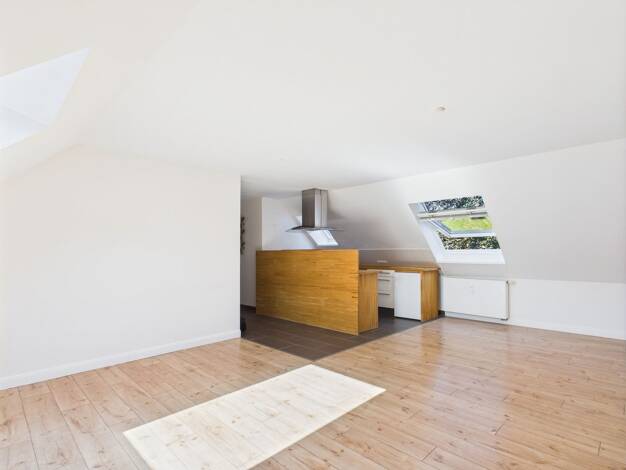 Wohnung zur Miete 590 € 2 Zimmer 45,9 m² Dachgeschoss frei ab sofort Wik Bezirk 2 Kiel / Wik 24106