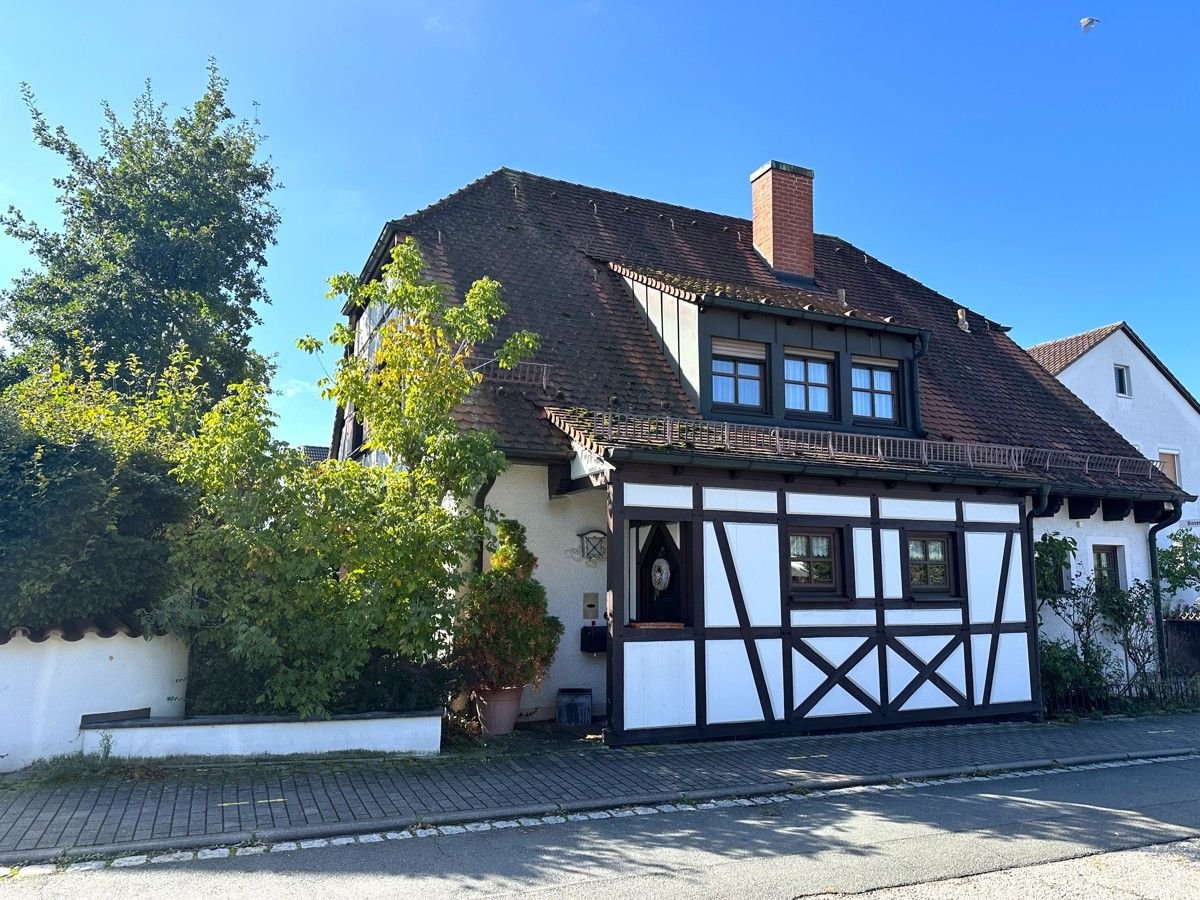 Einfamilienhaus zum Kauf 695.000 € 4 Zimmer 142,1 m²<br/>Wohnfläche 374 m²<br/>Grundstück Bubenreuth 91088