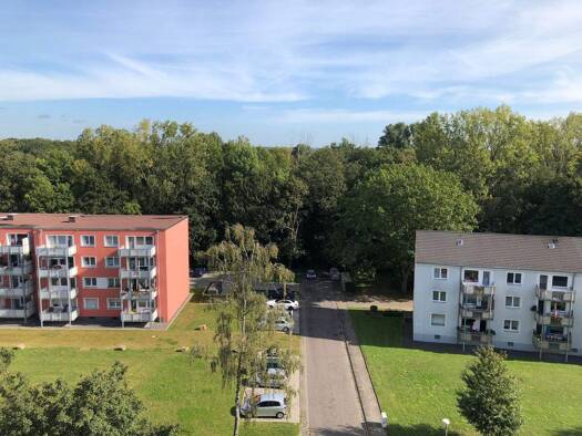 Wohnung zur Miete 500 € 2 Zimmer 68,4 m² 7. Geschoss frei ab sofort Am Kindergarten 18 Voerde 46562