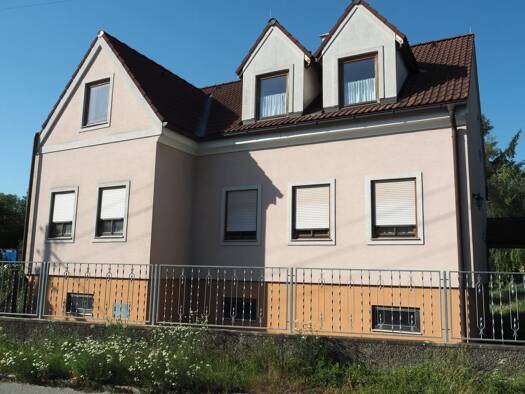 Haus zum Kauf 660.000 € 6,5 Zimmer 161 m² 1.367 m² Grundstück frei ab sofort Pillichsdorf 2211