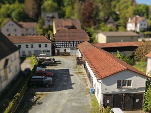 Mehrfamilienhaus zum Kauf provisionsfrei 694.900 € 11 Zimmer 948 m² 1.811 m² Grundstück frei ab sofort Kulmbach 95326