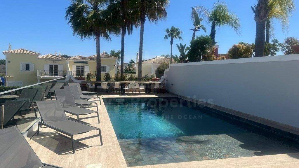 Haus zum Kauf 2.690.000 € 124 m² 355 m² Grundstück Almancil 8135