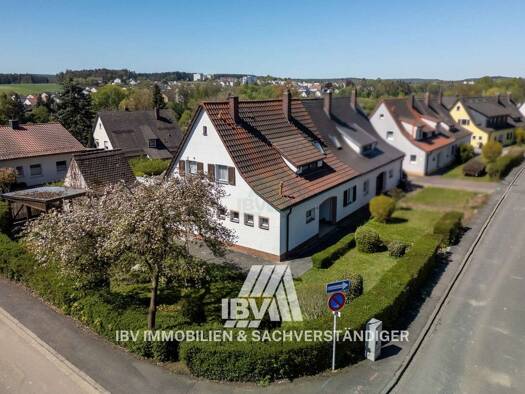 Doppelhaushälfte zum Kauf 179.000 € 6 Zimmer 110 m² 502 m² Grundstück Sulzbach-Rosenberg Sulzbach-Rosenberg 92237