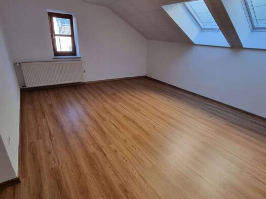 Wohnung zur Miete 900 € 3 Zimmer 85 m² frei ab sofort Hauptstraße 8 Velden 84149
