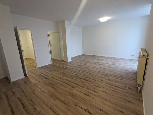 Wohnung zur Miete 430 € 3,5 Zimmer 85,5 m² Geschoss 4/5 frei ab sofort Neumarktstraße 2 c Crimmitschau 08451