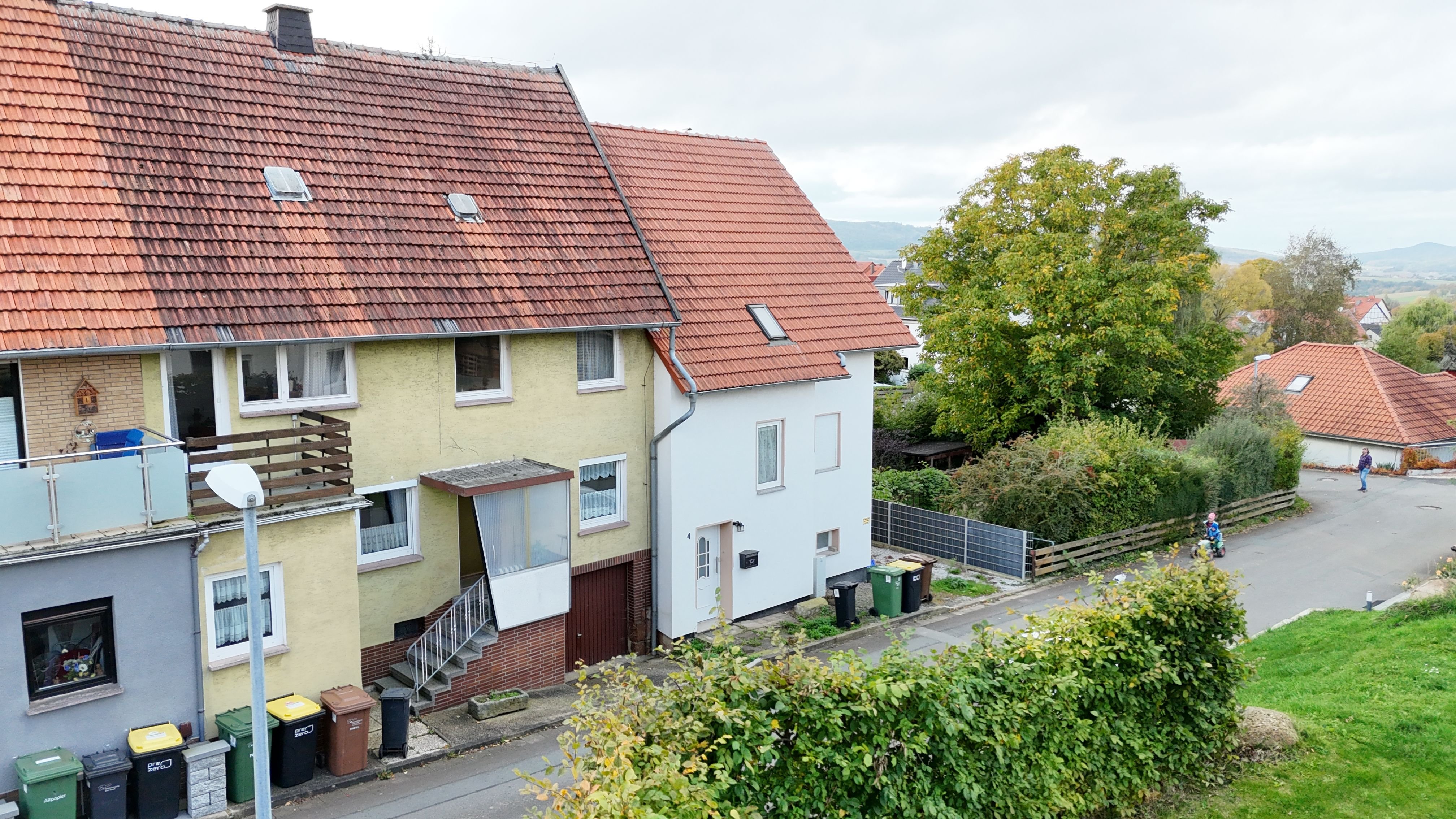 Reihenmittelhaus zum Kauf 114.900 € 5 Zimmer 160 m²<br/>Wohnfläche 168 m²<br/>Grundstück ab sofort<br/>Verfügbarkeit Im Lichtebusch 6 Dörnberg Habichtswald 34317