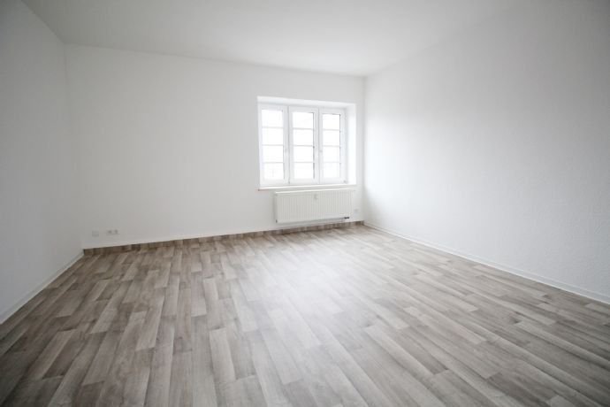 Wohnung zur Miete 385 € 3 Zimmer 68 m²<br/>Wohnfläche EG<br/>Geschoss ab sofort<br/>Verfügbarkeit Thüringer Weg 2 Bernsdorf 423 Chemnitz 09126