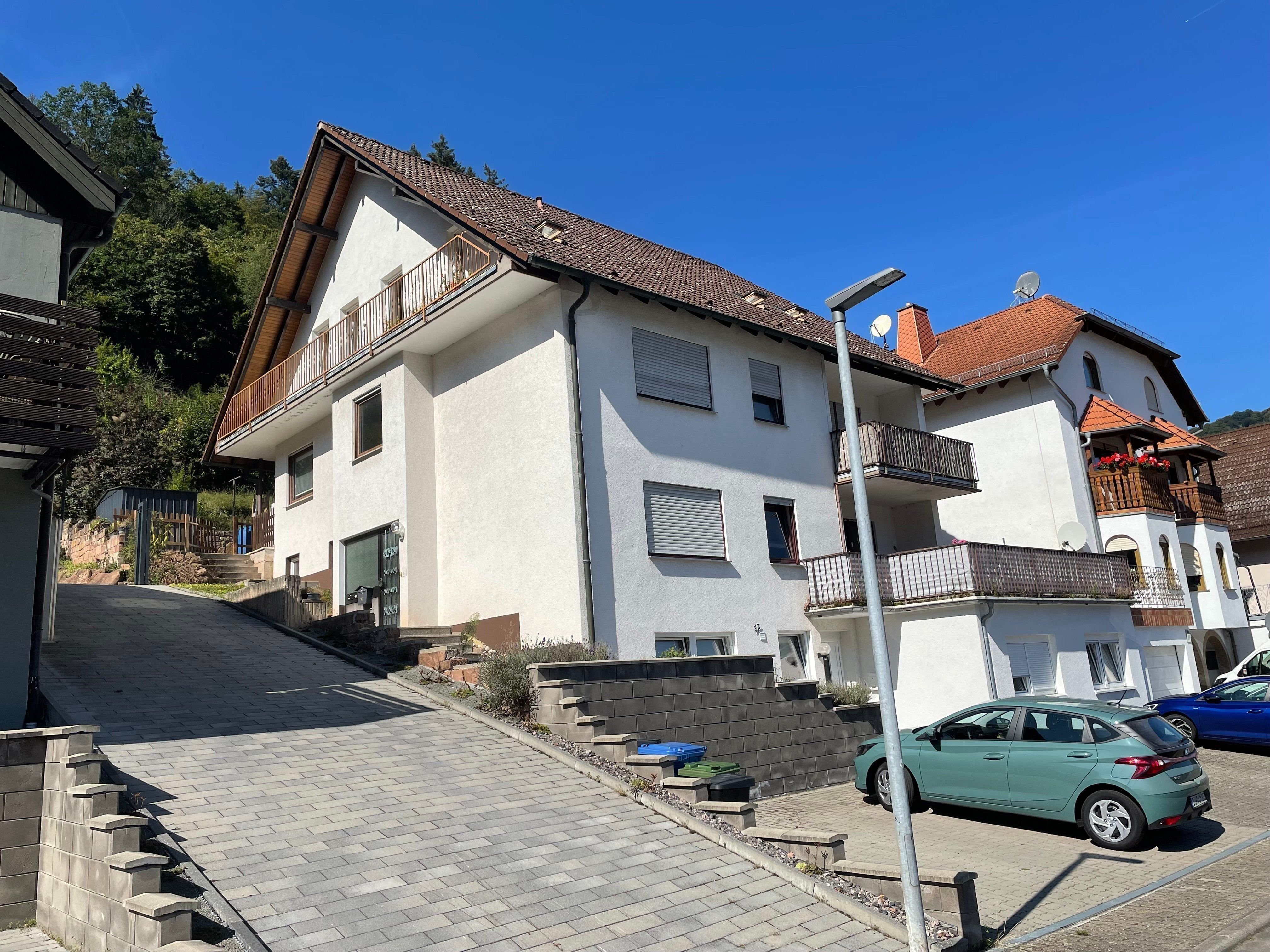 Mehrfamilienhaus zum Kauf als Kapitalanlage geeignet 649.000 € 12 Zimmer 329 m²<br/>Wohnfläche 801 m²<br/>Grundstück Lambrecht 67466