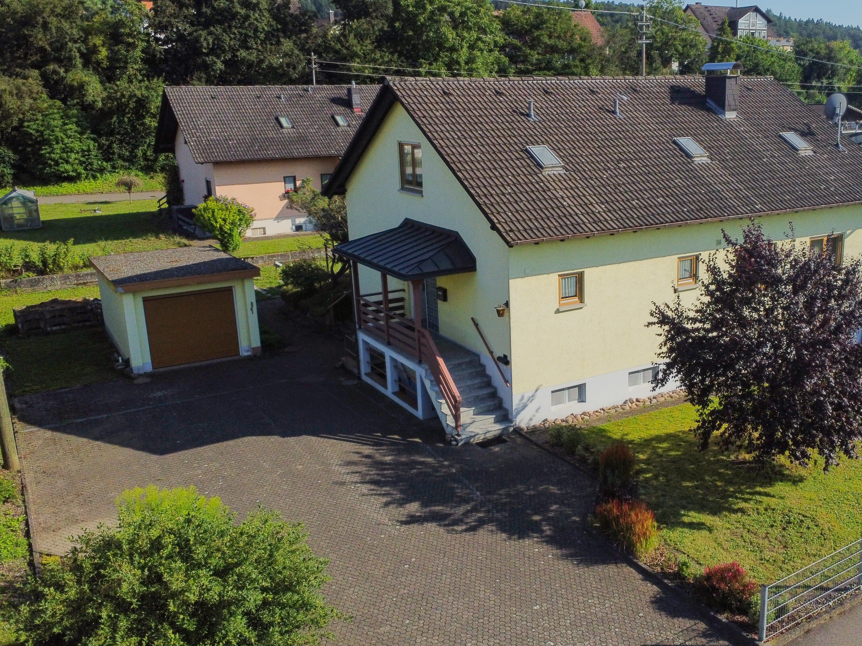 Einfamilienhaus zum Kauf 449.000 € 6,5 Zimmer 180 m²<br/>Wohnfläche 1.077 m²<br/>Grundstück Schwerzen Wutöschingen-Schwerzen 79793