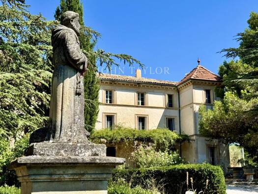Schloss zum Kauf 2.100.000 € 17 Zimmer 821 m² 8.977 m² Grundstück Saint-Saturnin-lès-Apt 84490
