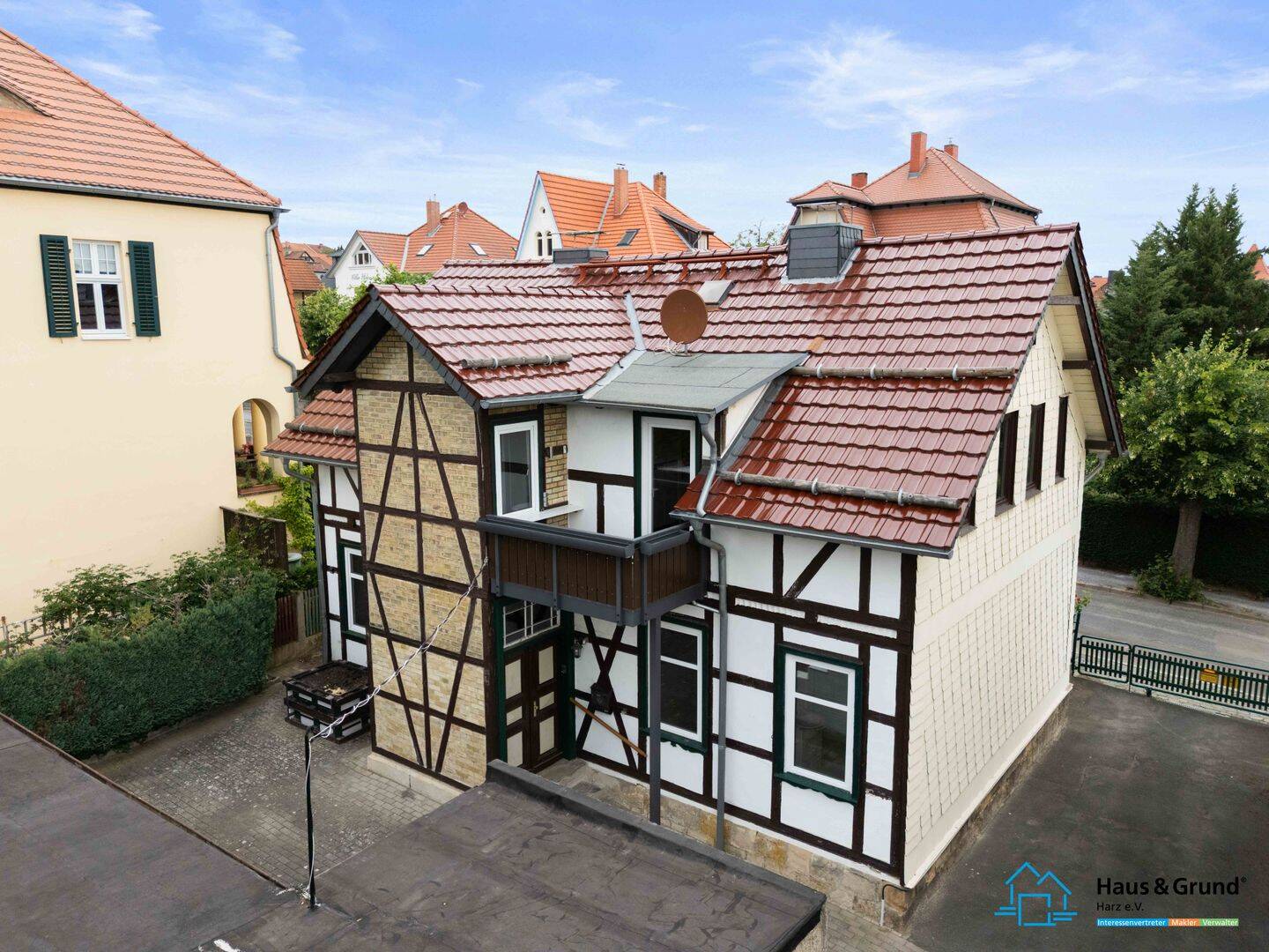 Immobilie in Blankenburg - Charmantes Mehrfamilienhaus mit Geschichte und Platz für Ihre Ideen - Bild 0