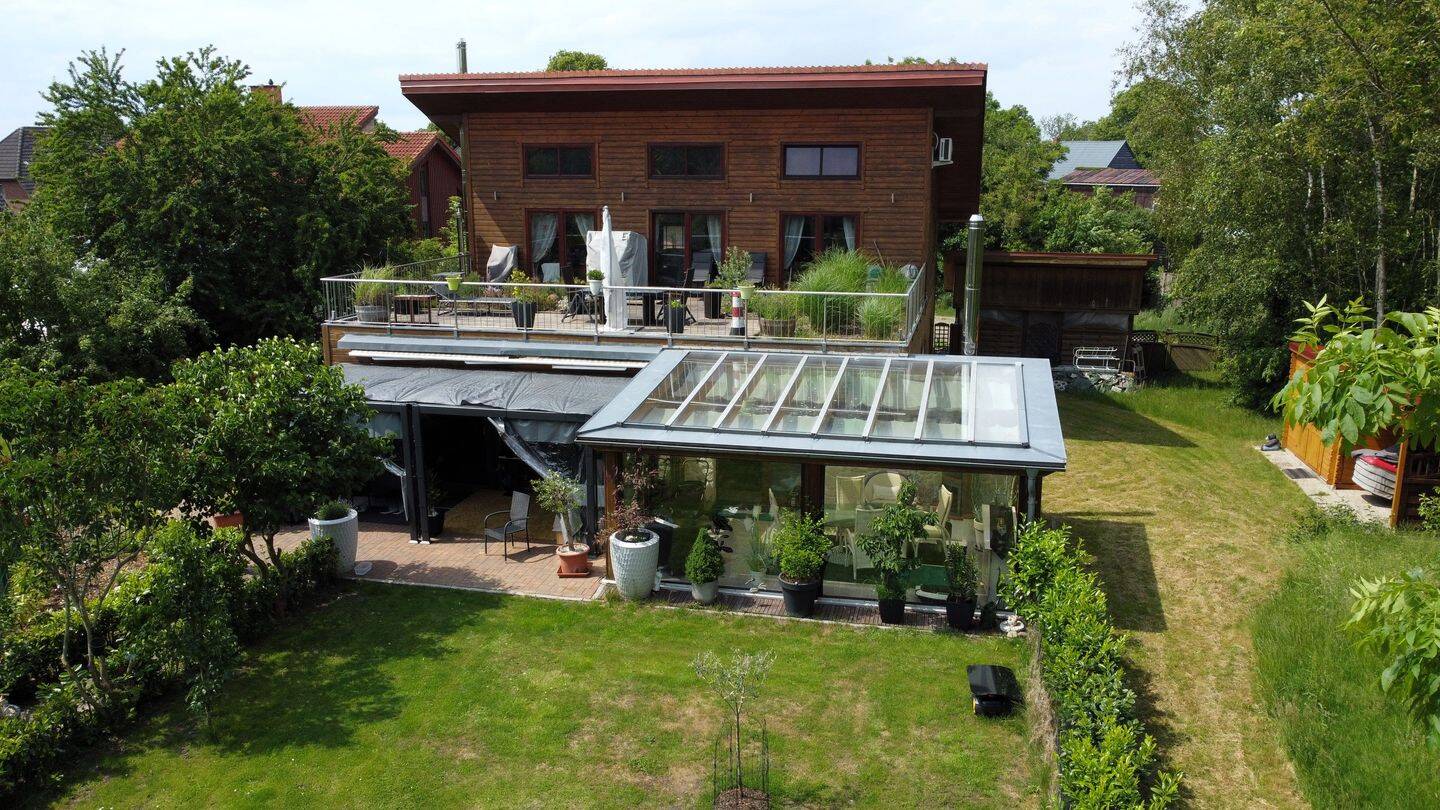 500 m zur Nordsee! Exklusives Zweifamilienhaus auf großem Grundstück mit Garten & Wald