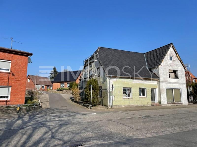 Mehrfamilienhaus zum Kauf als Kapitalanlage geeignet 194.999 € 7 Zimmer 320 m²<br/>Wohnfläche 544 m²<br/>Grundstück Süderhastedt 25727