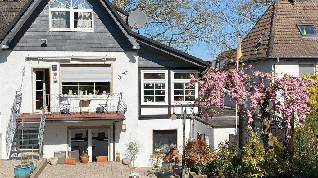 Doppelhaushälfte zum Kauf provisionsfrei 670.000 € 6 Zimmer 215 m² 597 m² Grundstück Kupferdreh Essen 45257