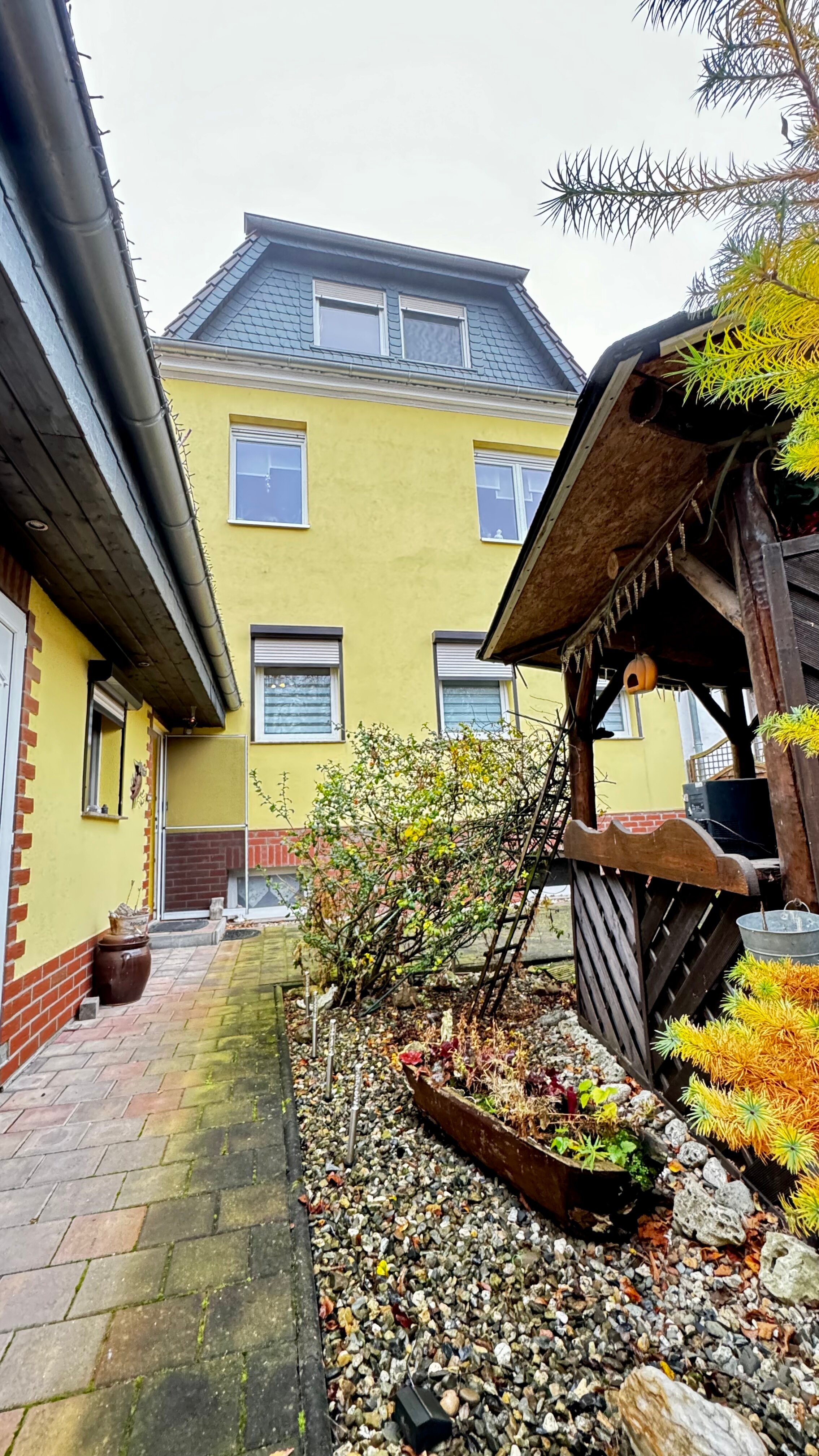 Reihenmittelhaus zum Kauf 125.000 € 4 Zimmer 135 m²<br/>Wohnfläche 243 m²<br/>Grundstück Emmeringen Oschersleben 39387