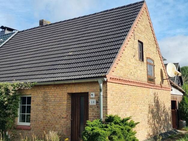 Doppelhaushälfte zum Kauf provisionsfrei 80.000 € 3 Zimmer 85 m² 3.110 m² Grundstück Lübs Lübs 17379