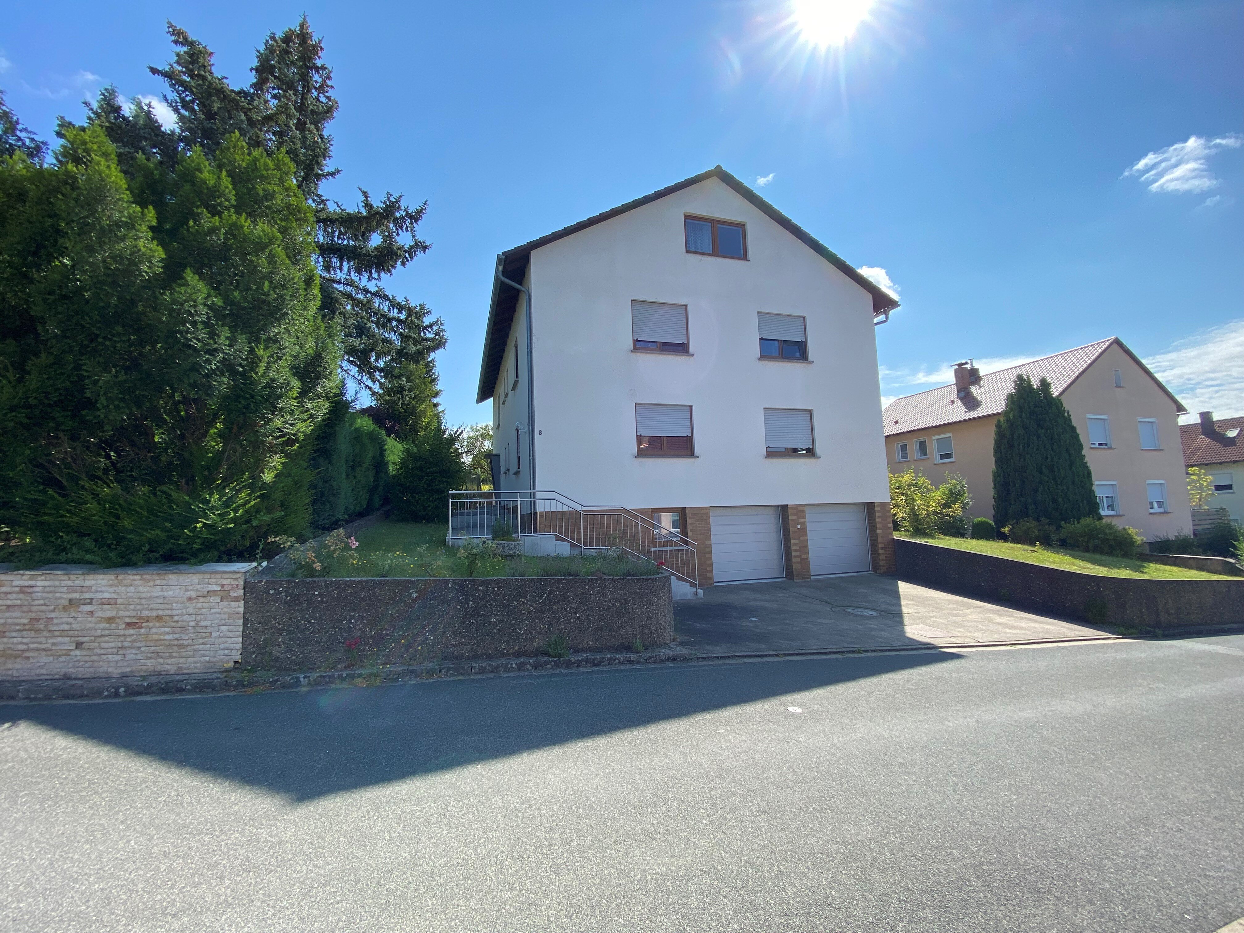 Mehrfamilienhaus zum Kauf als Kapitalanlage geeignet 395.000 € 9 Zimmer 206,4 m²<br/>Wohnfläche 1.006 m²<br/>Grundstück Seßlach Seßlach 96145