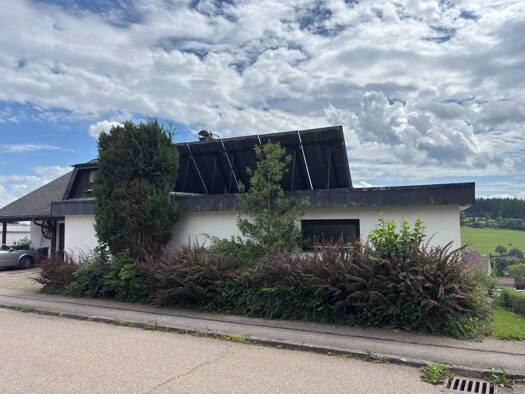 Mehrfamilienhaus zum Kauf 459.700 € 11 Zimmer 274,5 m² frei ab sofort Unterkirnach 78089