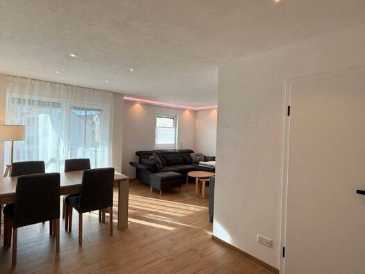 WG-Zimmer zur Miete 670 € 3 Zimmer 68 m² Geschoss 2/3 frei ab 01.06.2026 Oelsnitz Oelsnitz/Erzgebirge 09376