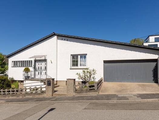 Einfamilienhaus zum Kauf 698.000 € 7 Zimmer 179,3 m² 586 m² Grundstück Wallau Hofheim 65719