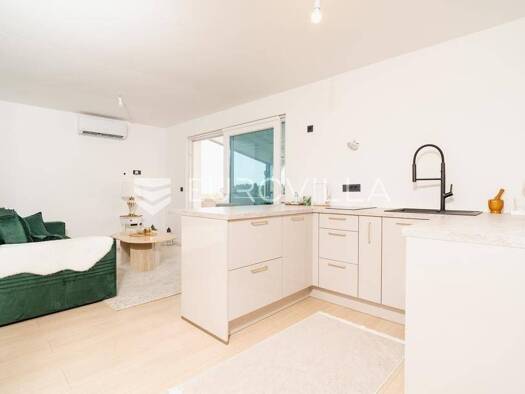 Haus zum Kauf 1.300.000 € 7 Zimmer 280 m² Preko Preko