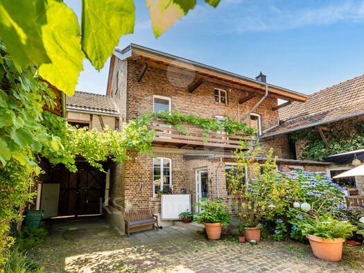 Reihenmittelhaus zum Kauf 599.000 € 11 Zimmer 215 m² 1.045 m² Grundstück frei ab 01.03.2027 Flerzheim Rheinbach 53359