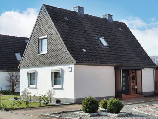 Einfamilienhaus zum Kauf 290.000 € 4 Zimmer 100 m² 910 m² Grundstück Faldera Neumünster 24537