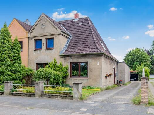 Doppelhaushälfte zum Kauf 229.000 € 6 Zimmer 147,6 m² 1.027 m² Grundstück Stör Neumünster 24539