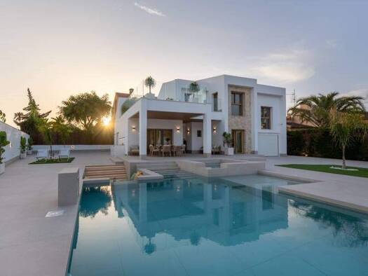 Haus zum Kauf 1.350.000 € 227 m² 676 m² Grundstück Orihuela-Costa 03189