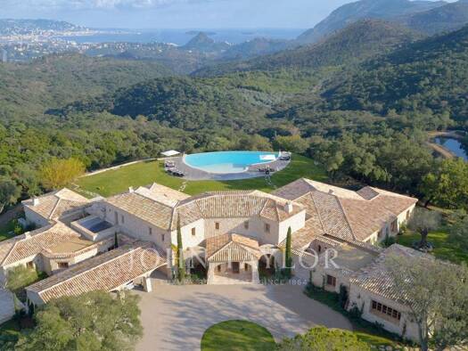 Haus zur Miete auf Zeit 1.000 m² Centre Ville Fréjus 83600