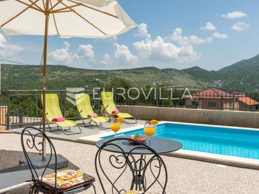 Haus zur Miete 1.800 € 3 Zimmer 180 m² Dugopolje Dugopolje