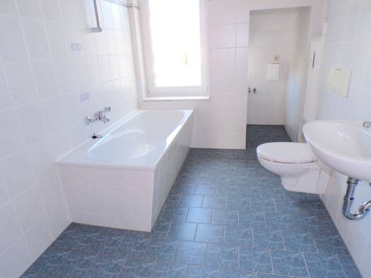 Wohnung zur Miete 310 € 2 Zimmer 56 m² 3. Geschoss frei ab sofort Werdau Werdau 08412