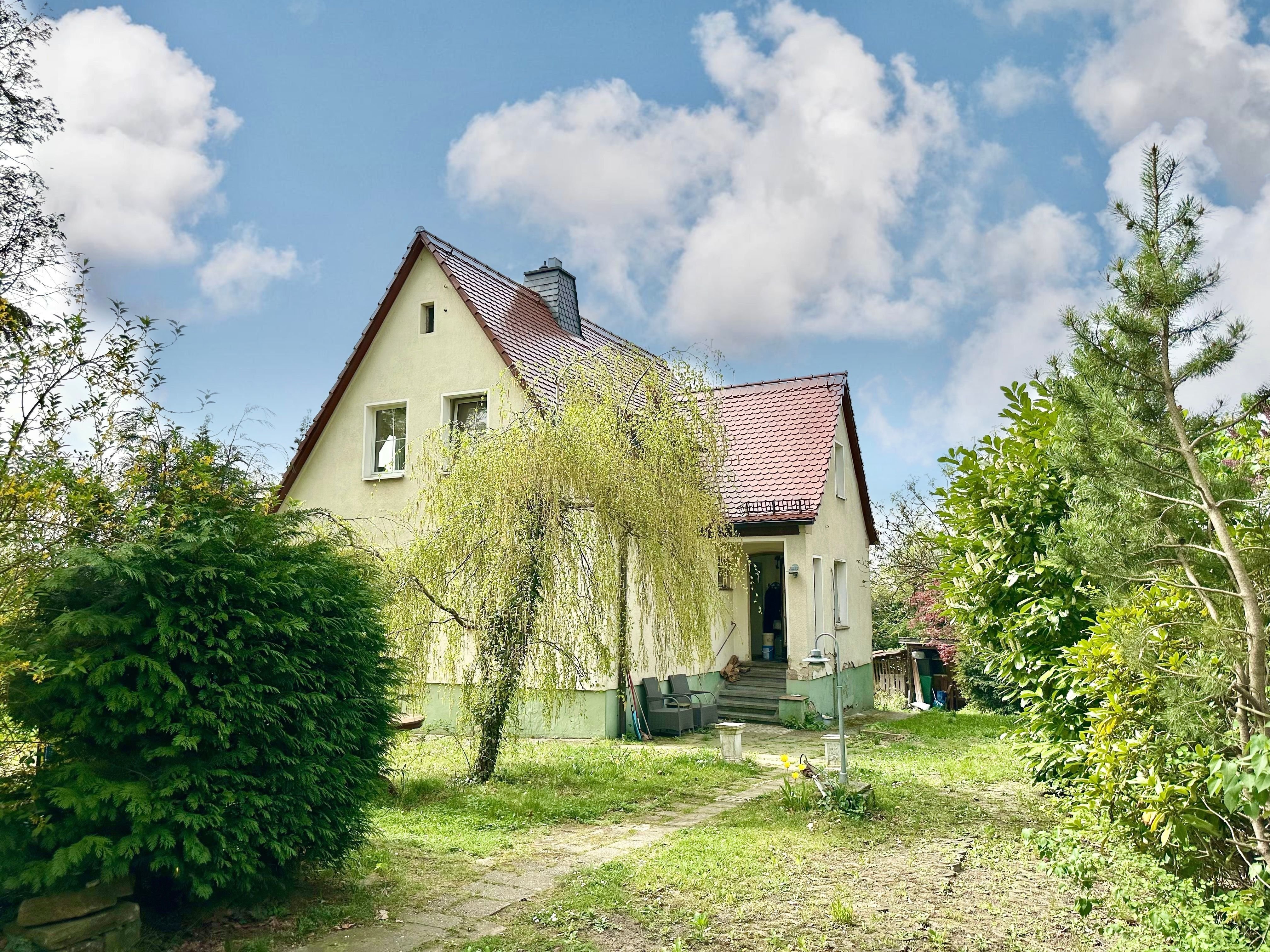 Einfamilienhaus zum Kauf 560.000 € 4,5 Zimmer 130 m²<br/>Wohnfläche 1.100 m²<br/>Grundstück Oberloschwitz Dresden 01326