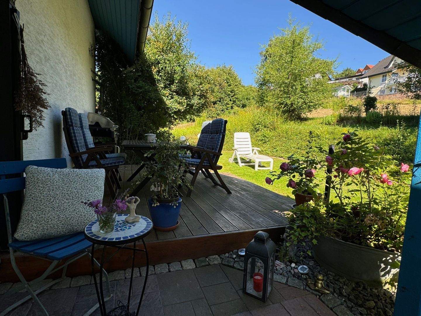 Immobilie in Naumburg - Gepflegtes Zweifamilienhaus mit Südgrundstück, PV-Anlage & vermieteter Einheit in Naumburg (Hessen) - Bild 2