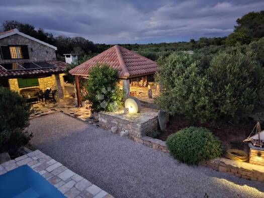 Einfamilienhaus zum Kauf 950.000 € 3 Zimmer 70 m² Donje Selo, Šolta Donje Selo 21430