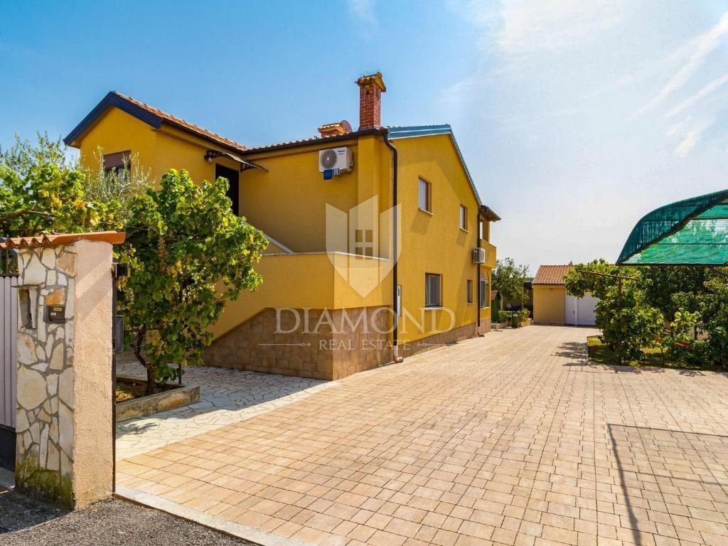 Haus zum Kauf 850.000 € 9 Zimmer 467 m²<br/>Wohnfläche 1.080 m²<br/>Grundstück Porec center 52440