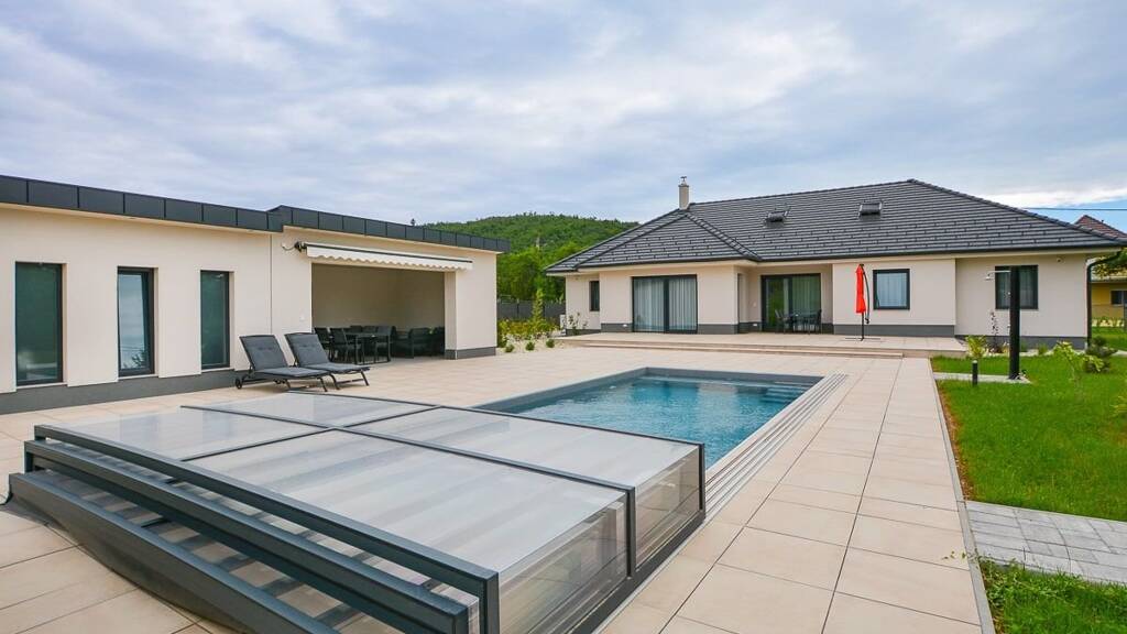 Haus zum Kauf provisionsfrei 954.200 € 4 Zimmer 161,8 m² 2.040 m² Grundstück Balatongyörök 8313