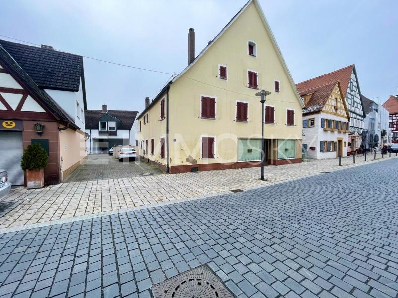 Einfamilienhaus zum Kauf 440.000 € 8 Zimmer 269 m²<br/>Wohnfläche 616 m²<br/>Grundstück Hilpoltstein Hilpoltstein 91161