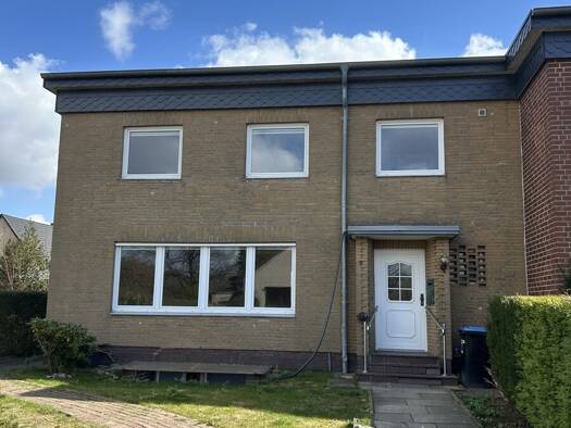 Doppelhaushälfte zur Miete 1.900 € 7 Zimmer 134 m² 647 m² Grundstück frei ab 01.05.2026 Schwarzenbek 21493