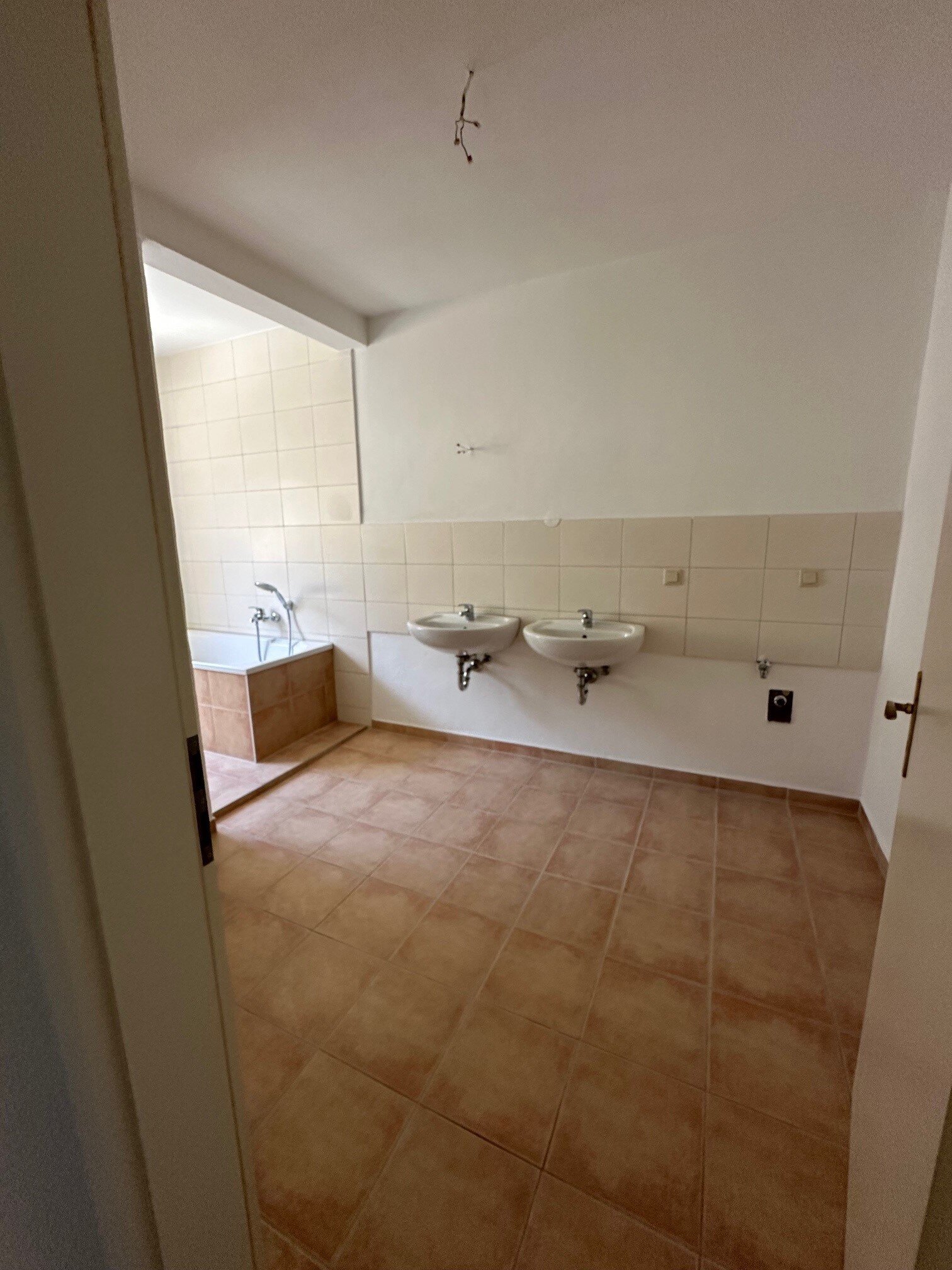 Wohnung zur Miete 530 € 3 Zimmer 96 m²<br/>Wohnfläche 2.<br/>Geschoss ab sofort<br/>Verfügbarkeit Zwickauer Str. 14 Wilkau-Haßlau Wilkau-Haßlau 08112